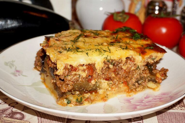 Hearty casserole with minced meat and eggplant, ideal for dinner for people with gout