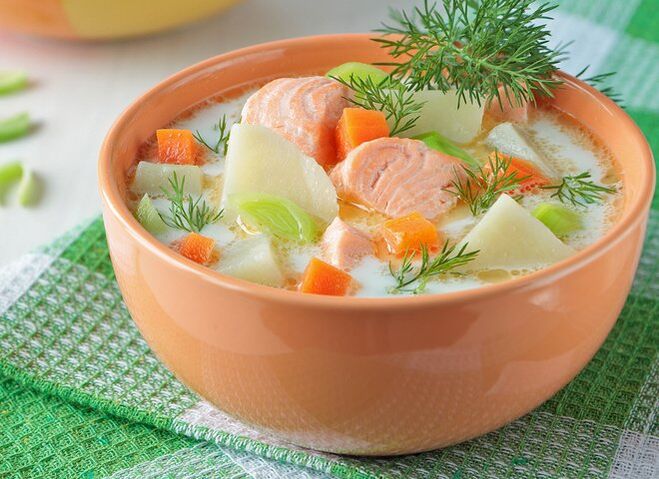 Norwegian salmon soup for those losing weight on the Dukan diet in the Alternation or Fixation phase. 