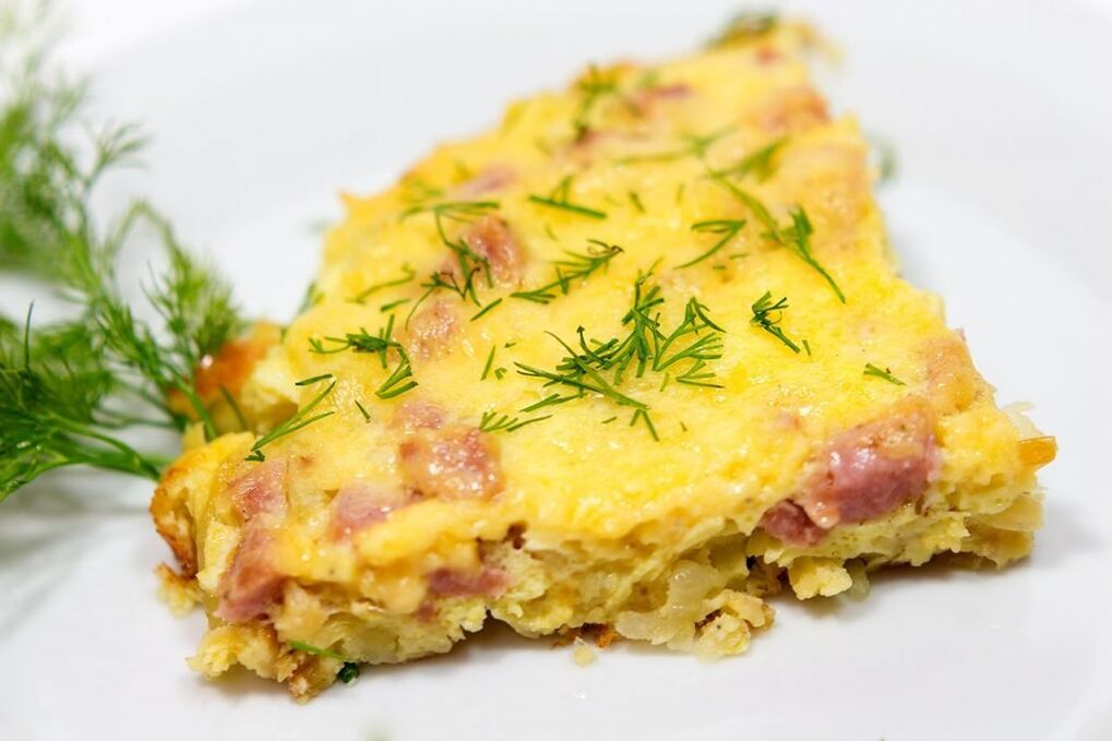 Omelet with bacon can be included in the daily menu of the Dukan diet